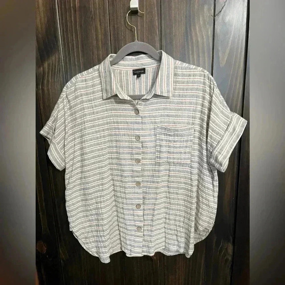 Women’s Buckle Black Striped Shirt. Size: Medium - Picture 12 of 13